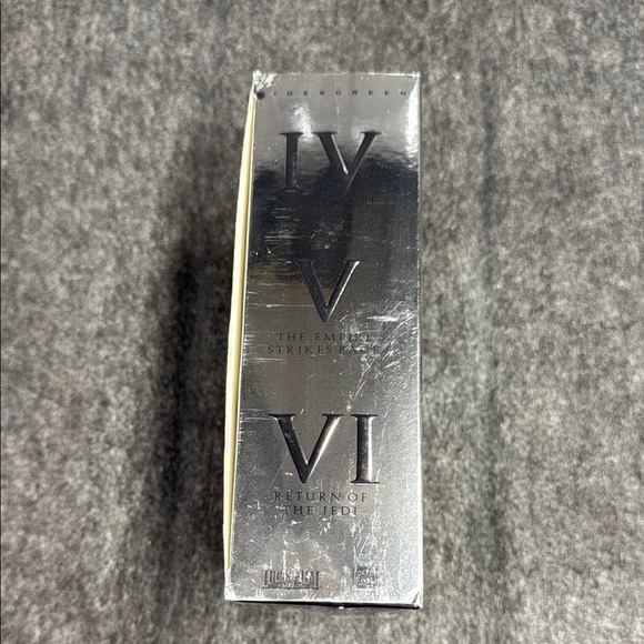 Star Wars Trilogy DVD Set - Silver and Black - Picture 3 of 11